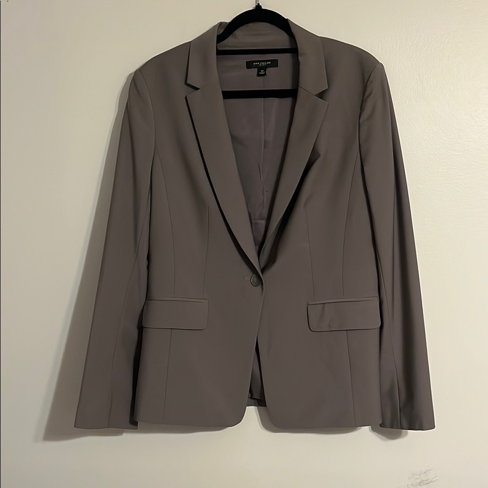 Ann Taylor Wool Gray Blazer Structured Shoulders Tailored Fit Business Casual